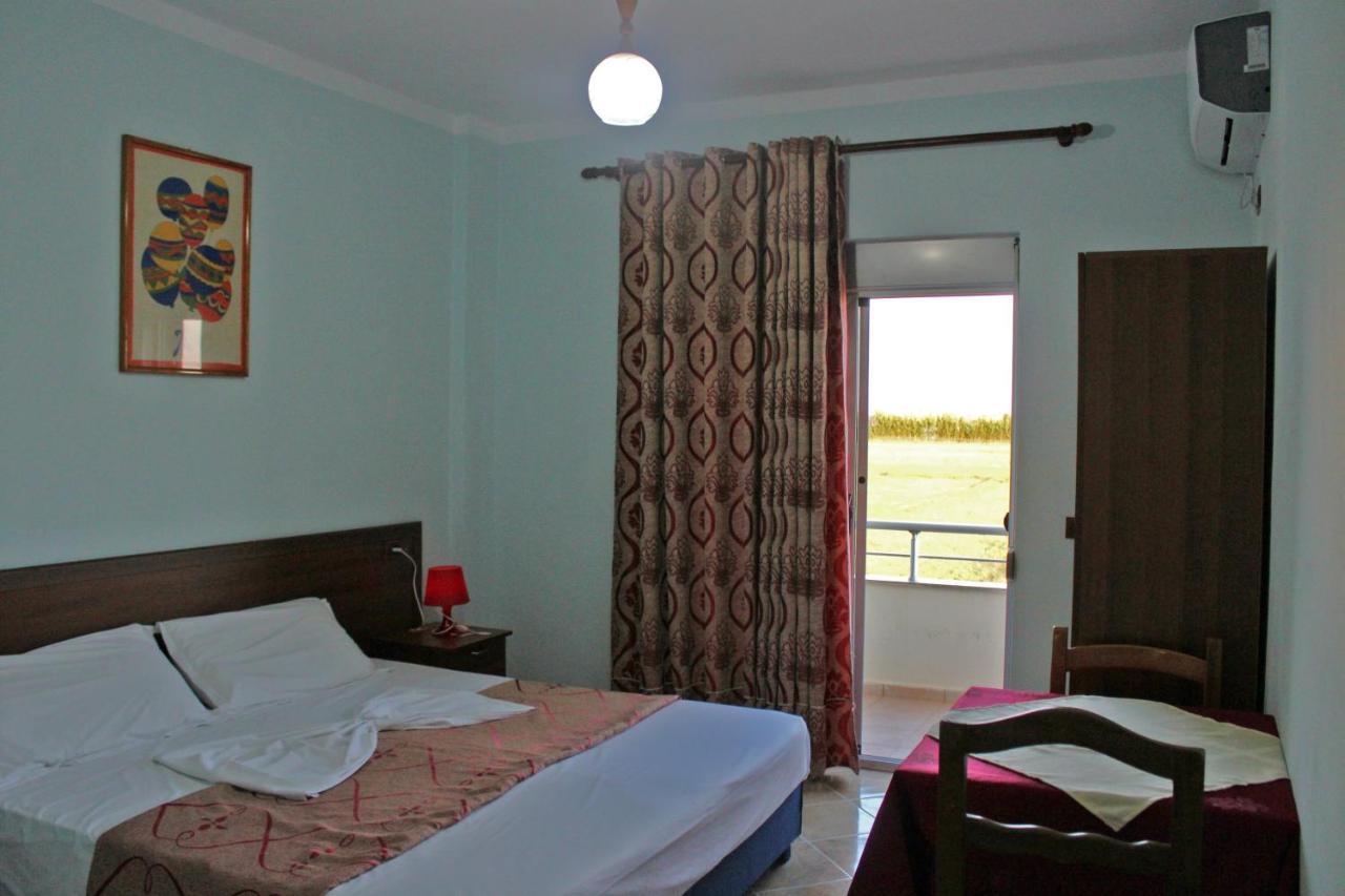 Risus Hotel Golem  Exterior foto