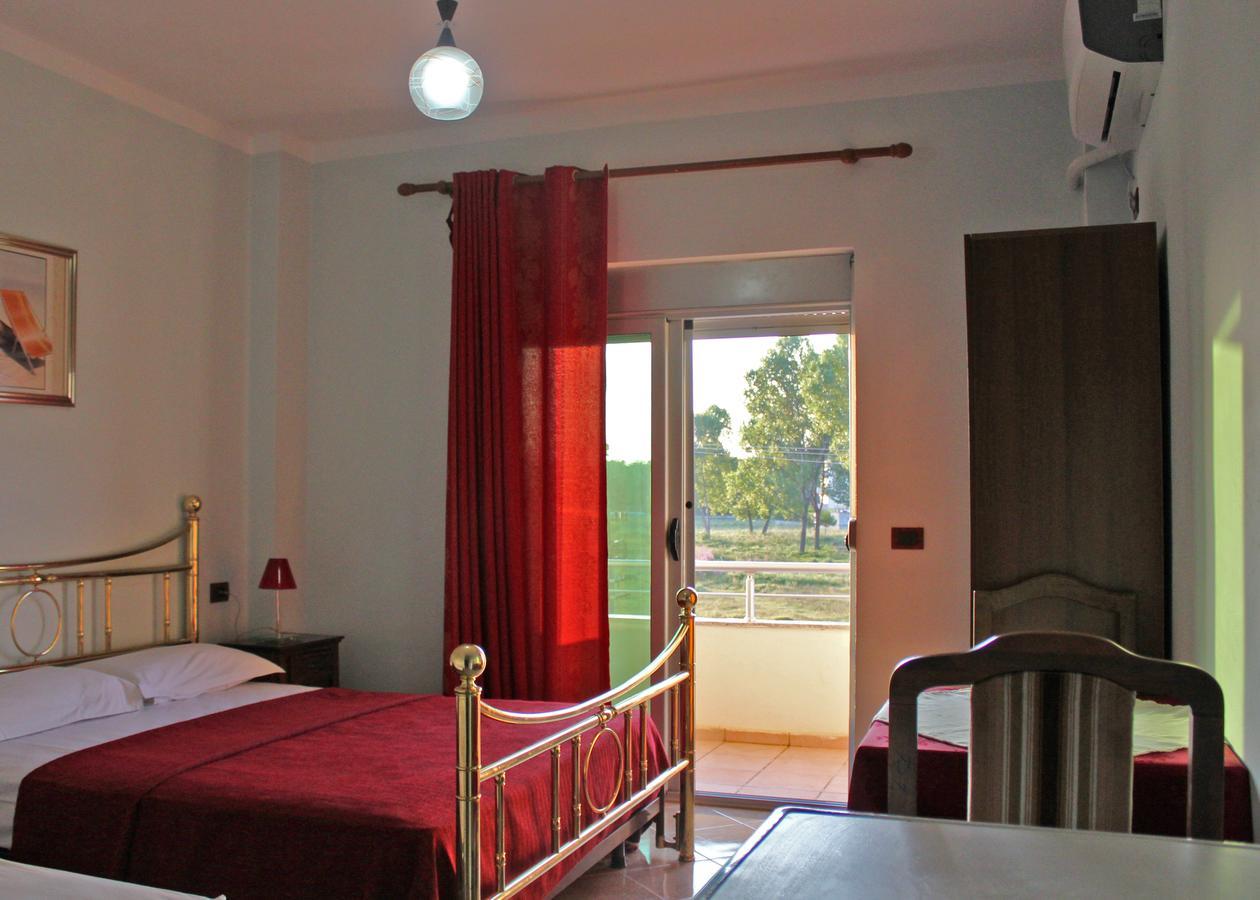 Risus Hotel Golem  Exterior foto