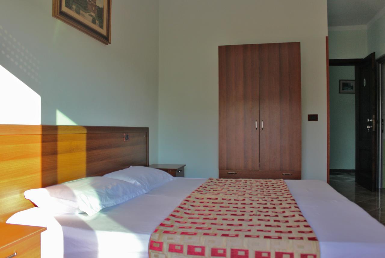Risus Hotel Golem  Exterior foto